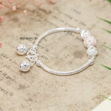 Vòng tay trẻ em charm cầu bạc và đá có chuông V2409110022