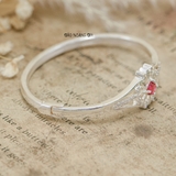 Vòng tay bạc nữ mặt vòng thiết kế hình mặt trời trung tâm đính đá đỏ xung quang đính đá trắng sáng lấp lánh V2409040026