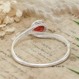 Vòng tay bạc nữ  mặt vòng thiết kế ngọn dương xỉ mềm mại ôm trọn đá tròn đỏ nổi bật V2409050051