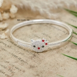 Vòng tay bạc mặt vòng hình hello kitty đính đá trắng đeo nơ đỏ