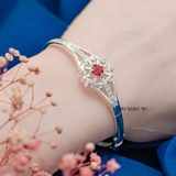 Vòng tay bạc nữ mặt vòng thiết kế hình mặt trời trung tâm đính đá đỏ xung quang đính đá trắng sáng lấp lánh V2409040026