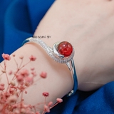 Vòng tay bạc nữ  mặt vòng thiết kế ngọn dương xỉ mềm mại ôm trọn đá tròn đỏ nổi bật V2409050051