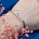 Vòng tay bạc nữ mặt vòng hình chữ nhật hai bên được đính đá đơn giản sang trọng V2409050021