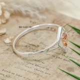 Vòng tay bạc nữ mặt vòng đá lớn màu cam hình bầu dục bao quanh hình thoi đính đá trắng V2409050061
