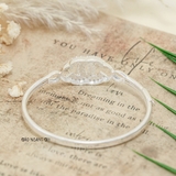 Vòng tay bạc nữ mặt vòng hình chữ X đính đá trắng lấp lánh làm nổi bật người đeo V2409040012