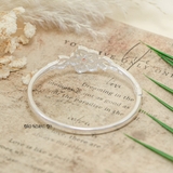 Vòng tay bạc nữ mặt vòng được thiết kế hình hoa 5 cánh đính đá trắng với nhuỵ hoa đính đá đỏ nổi bật V2409040021