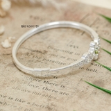 Vòng tay bạc ta cho nữ mặt vòng hình bông hoa 4 cánh nhuỵ hoa đính đá xanh lá đơn giản trẻ trung nổi bật V2409040002
