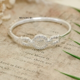 Vòng tay bạc nữ mặt vòng thiết kế đường tròn đính đá trắng trong đường tròn hình tơ nhện V2409050035