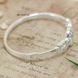 Vòng tay bạc nữ mặt vòng thiết kế đường tròn đính đá trắng trong đường tròn hình tơ nhện V2409050035