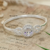 Vòng tay bạc nữ thiết kế mặt dạng đồng hồ đính đá trắng lớn kết hợp viền đính đá nhỏ V2409040011
