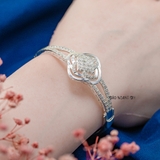 Vòng tay bạc nữ mặt vòng hình hoa với cánh nhiều lớp đính đá đan xen nhẹ nhàng