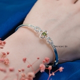 Vòng tay bạc ta cho nữ mặt vòng hình bông hoa 4 cánh nhuỵ hoa đính đá xanh lá đơn giản trẻ trung nổi bật V2409040002