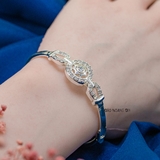 Vòng tay bạc nữ mặt vòng thiết kế đường tròn đính đá trắng trong đường tròn hình tơ nhện V2409050035