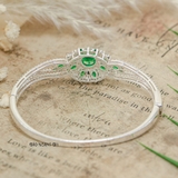 Vòng tay bạc nữ mặt vòng đính đá hình hoa hướng dương đính đá xanh lá cây vô cung sang trọng V2409050047