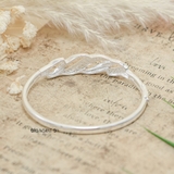 Vòng tay bạc nữ mặt vòng hình lượn sóng có đính đá đan xen nhẹ nhàng nhưng không kém phần nổi bật V2409050032