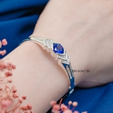 Vòng tay bạc nữ hình thoi đính đá tròn xanh nước biển kết hợp đá trắng nhỏ giúp nổi bật đá chủ V2409040013