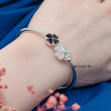 Vòng tay bạc nữ mặt vòng hình 2 bông hoa 4 cánh 1 bông đính đá 1 bông sơn đen nhẹ nhàng nổi bật V2409090012