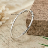 Vòng tay bạc nữ được thiết kế vòng trơn kết hợp ý tưởng dây thường xuân mang ý nghĩa gắn kết V2409090020