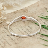 Vòng tay bạc nữ mặt vòng đính đá bầu dục màu đỏ cam kết hợp viền sóng đính đá trắng mềm mại V2409040010