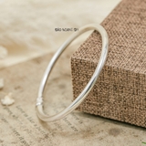 Vòng tay bạc nữ thiết kế vòng trơn đơn giản dễ đeo V2409090038
