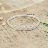 Vòng tay bạc nữ mặt vòng được thiết kế dẫy chữ X đính đá V2409050028