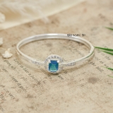 Vòng tay bạc nữ mặt vòng thiết kế vòng tròn đính đá trắng bao quanh hình chữ nhật đính đá lớn xanh dương V2409050024
