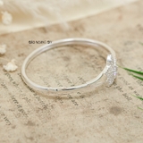 Vòng tay bạc nữ mặt vòng hình hoa mai đính đá trắng V2409050039
