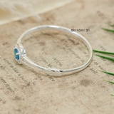 Vòng tay bạc nữ mặt vòng dạng đồng hồ đính đá bầu dục màu xanh nước biển viên đính đá nhỏ trắng V2409040009