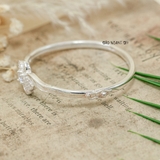 Vòng tay bạc nữ mặt vòng thiết kế hình lá đính đá và phay gân đan xen hài hoà nổi bật V2409040036