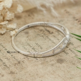 Vòng tay bạc nữ mặt vòng hình tròn kết hợp hoạ tiết uốn lượn đính đá V2409050067