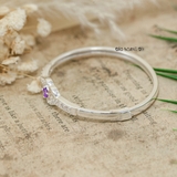 Vòng tay bạc cho nữ mặt vòng hình nơ lượn sóng đính đá trắng chính giữ đính đá tím nổi bật V2409040008