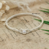 Vòng tay bạc cho nữ mặt vòng thiết kế hình nơ đuôi cá đính đá tấm trung tâm đính ngọc trai V2409040007