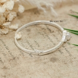 Vòng tay bạc cho nữ mặt vòng thiết kế hình nơ đuôi cá đính đá tấm trung tâm đính ngọc trai V2409040007