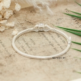 Vòng tay bạc cho nữ mặt vòng thiết kế hình nơ đuôi cá đính đá tấm trung tâm đính ngọc trai V2409040007