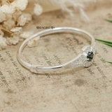 Vòng tay bạc nữ mặt vòng hình hoa cánh quạt đính đá trắng nhuỵ hoa đính đá đen V2409050041