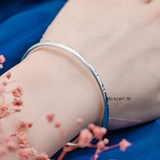 Vòng tay bạc nữ măt vòng trơn điểm hoạ tiết khắc nhỏ nhắn V2409090081