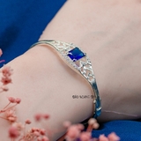 Vòng tay bạc nữ mặt vòng hình lá đính đá lớn màu xanh nước biển hình vuông viền đính đá trắng V2409040035
