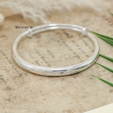 Vòng tay bạc nữ mặt vòng khắc hoạ tiết lượn sóng V2409130015