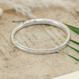Vòng tay bạc nữ mặt vòng khắc hoạ tiết lượn sóng V2409130015