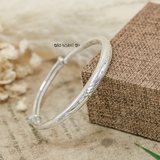 Vòng tay bạc nữ mặt vòng khắc hoạ tiết lượn sóng V2409130015