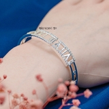 Vòng tay bạc nữ mặt vòng thiết kế với các chữ số la mã chân đính đá V2409130004