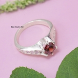 Nhẫn Bạc Nữ Phong Thủy Đá Đỏ N2409040105