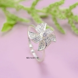 Nhẫn Bạc Nữ Trơn Ít Đá Thiết Kế Hình Chong Chóng N2408250006