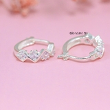 Bông Tai Bạc Cho Bé S925 Kiểu Bật Một Hàng Đá 4 Viên Ziczac Xinh Xắn H2410280056