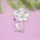 Nhẫn Bạc Nữ Trơn Thiết Kế Hình Hoa Mai N2408260034