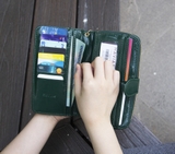 Ví dài cầm tay LIP Wallet