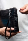 Clutch khóa mã số da bò vân cá sấu LOUIS HAVIAS™