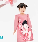 Áo dài gấm in tranh hoa đào hồng Lamm kèm chân váy dập ly trắng