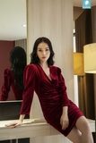 Đầm nhung đỏ cổ V nhún hông VLADY Linné