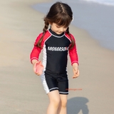 Bộ bơi bé gái dài liền, quần ngắn, màu đen hồng, Momasong